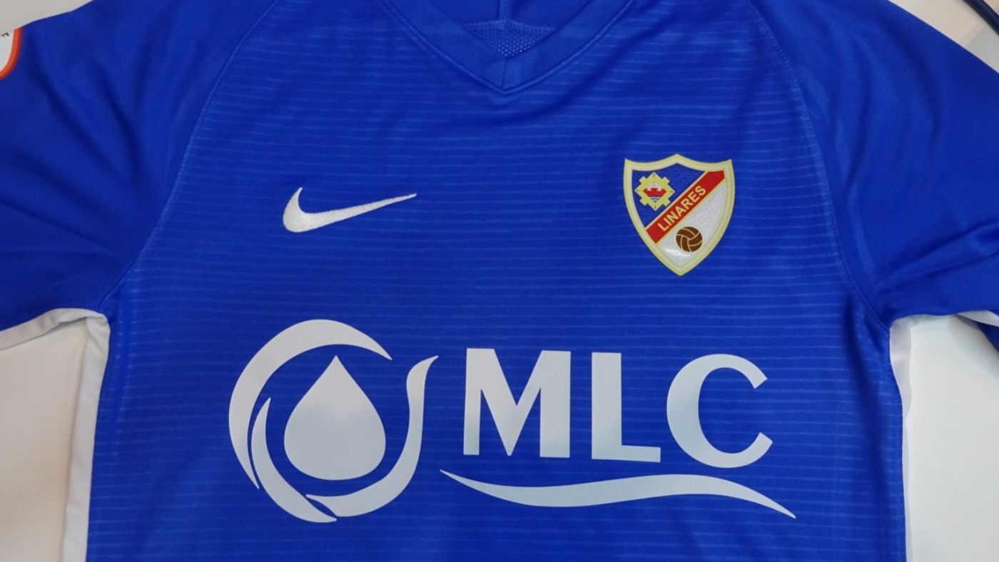 Nueva-camiseta-del-Linares-Dptvo-con-MLC-1536x1115