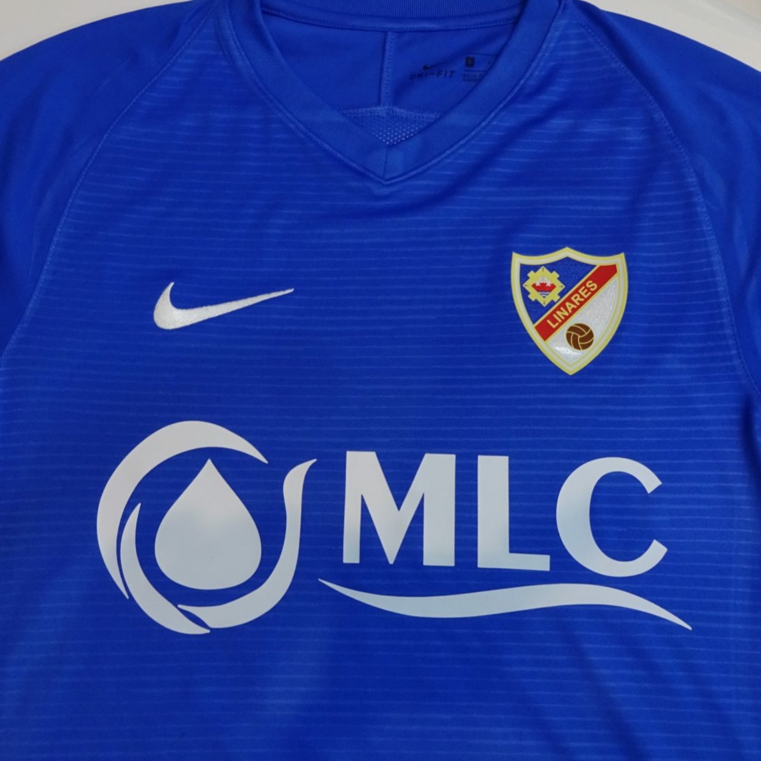 Nueva-camiseta-del-Linares-Dptvo-con-MLC-1536x1115